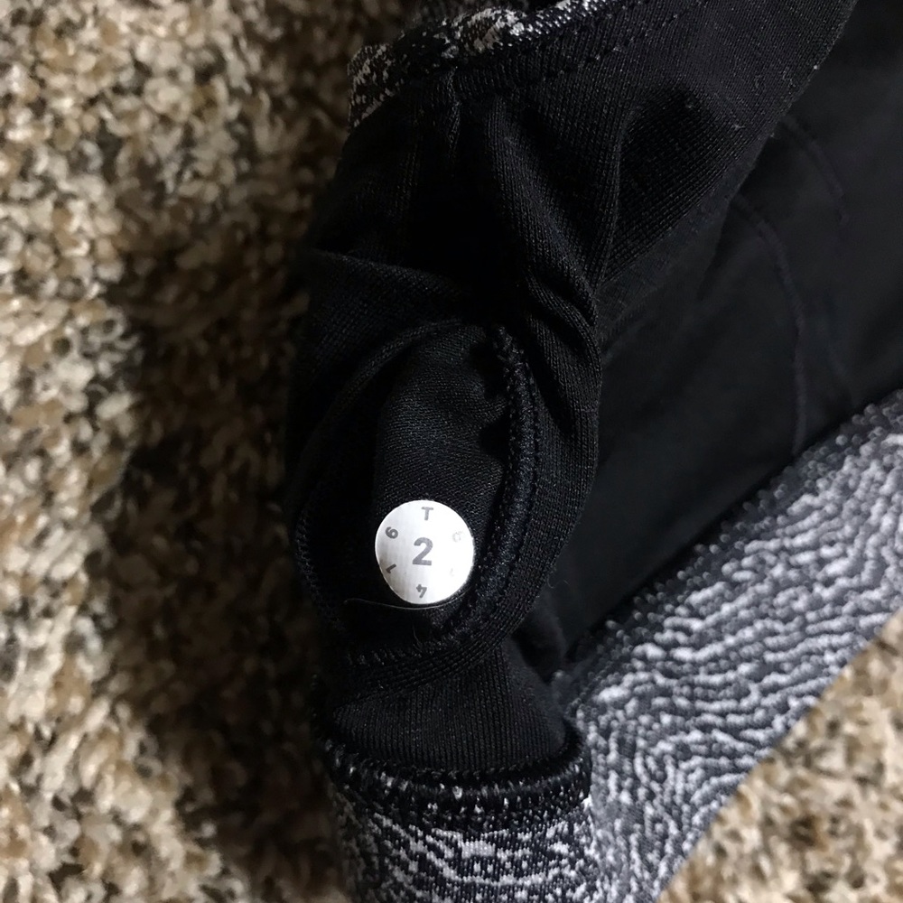 Lululemon Energy Bra - Picture 3 of 3